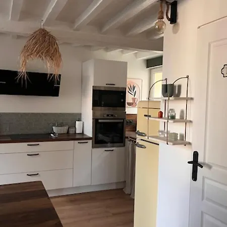 Сasa de vacaciones Charming Renovated House In