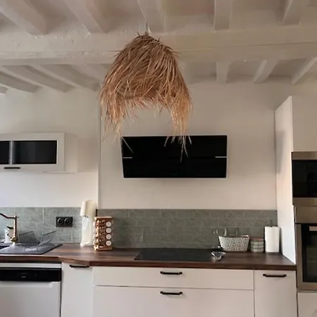 Сasa de vacaciones Charming Renovated House In *